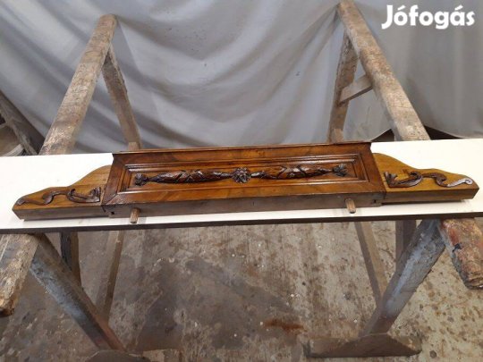 Ónémet tálalóhoz vagy szekrényhez oromdísz