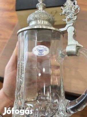 Ónfedeles üveg korsó