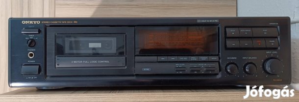 Onkyo hifi komponensek eladó sorban. 