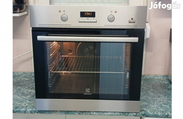 Öntisztító Electrolux gőz funkciós önállóan beépíthető sütő AEG