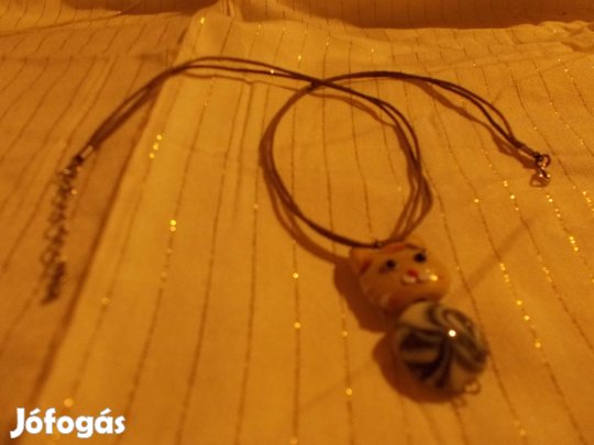 Öntött üveg medálos nyaklánc, cicás