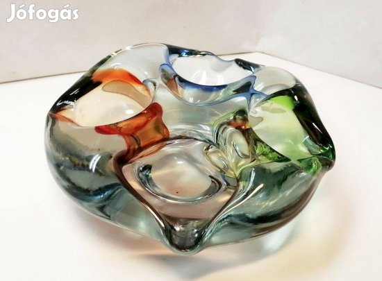 Öntött üveg szivárványos hamuzó tálka. A Muránói kézműves manufaktúra