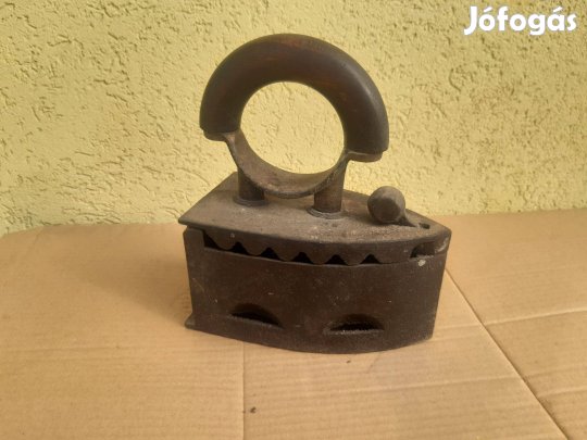 Öntöttvas Vasaló faszenes retró