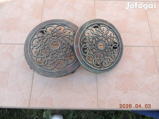 Öntöttvas gurulós virágalátét, virágkocsi 2 db