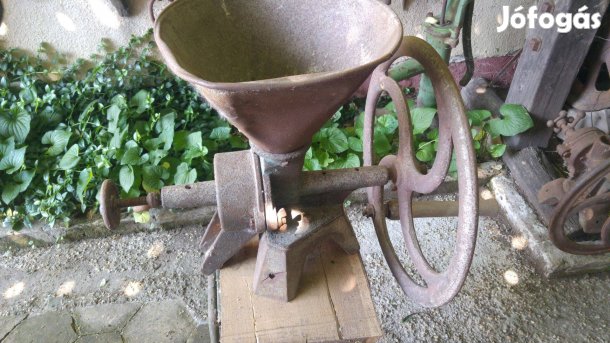 Öntöttvas kézi terménydaráló