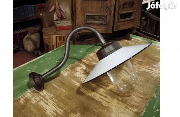 Öntöttvas lámpa, kül- beltérre, patinázott, kezelt állapotban, azonnal