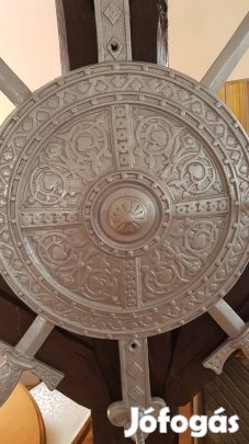 Öntöttvasból készült címer