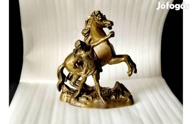 Öntvény bronz szobor Lovas szobor