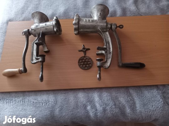 Öntvény húsdaráló M5-ös teljes tartozékával 4000-.ft