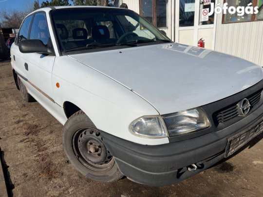 Opel Astra F (1998) 1.4i X14NZ Alkatrészek #M3705