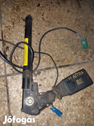 Opel Astra H Bal Első Biztonsági Öv Csatlakozó + Övfeszítő