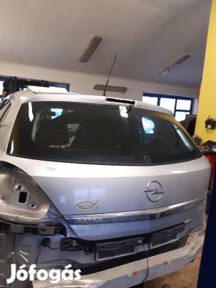 Opel Astra H Csomagtér Ajtó