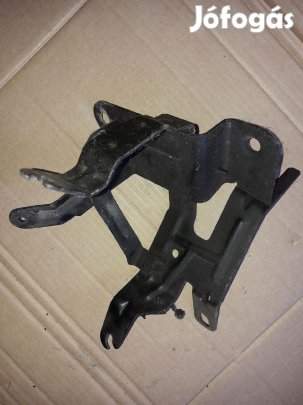 Opel Astra H Kormányszervó Szivattyú Tartó Bak