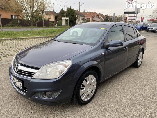 Opel Astra H Sedan 1.6 Enjoy