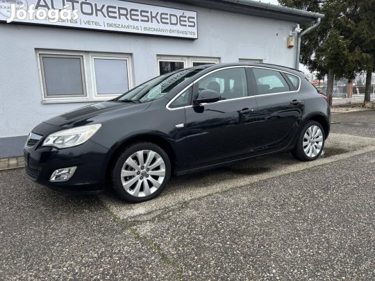 Opel Astra J 1.4 Cosmo Tempomat/Alufelni/Friss...