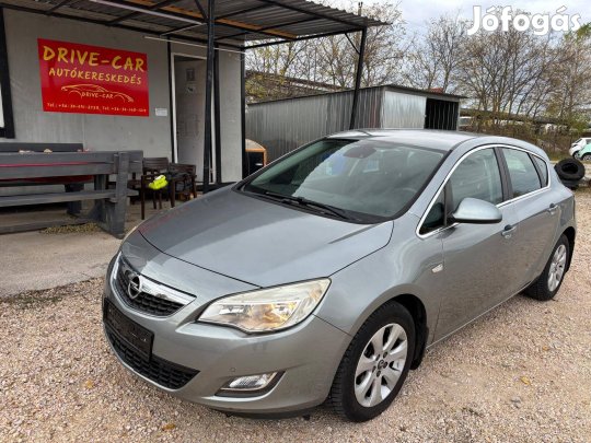 Opel Astra J 1.4 Selection Silver Blade Edition