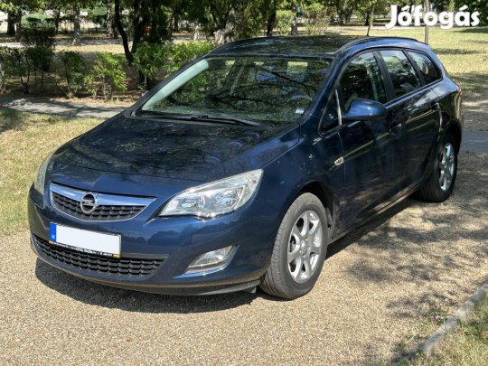 Opel Astra J 1.4 T Active Vezetett Szervízkönyv...