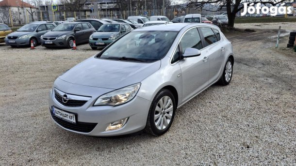 Opel Astra J 1.4 T Cosmo Félbőr. Ülés és kormán...