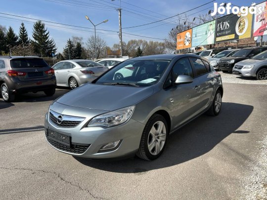 Opel Astra J 1.4 T Cosmo Ülés fűtés. Kormány fű...