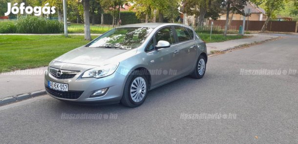 Opel Astra J 1.4 T Enjoy 136 ezer km. 140 LE. Ú...