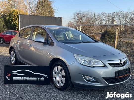 Opel Astra J 1.4 frissen szervizelve friss műsz...