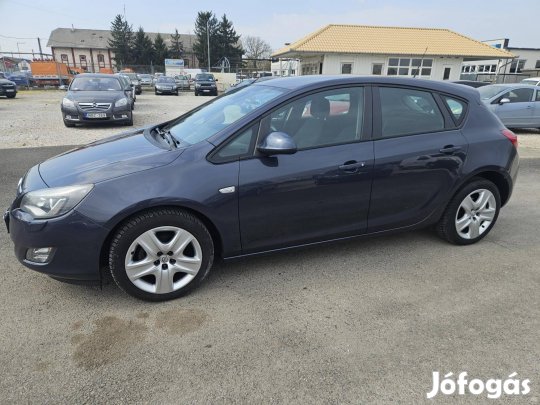 Opel Astra J 1.6 Enjoy Bixenon.Tempomat.Ülésfűt...