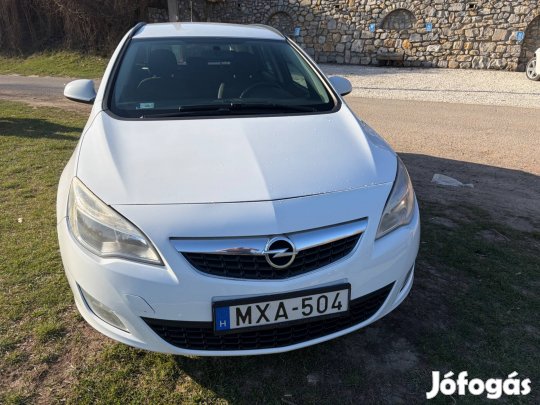 Opel Astra J 1.7 CDTI Megbízható Rendszeresen Szervizelt