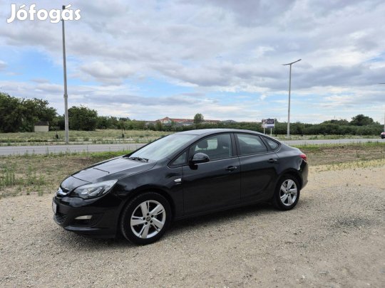 Opel Astra J Sedan 1.6 T Active Magyarországi.S...