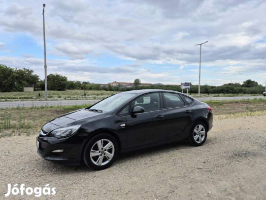 Opel Astra J Sedan 1.6 T Active Magyarországi.S...