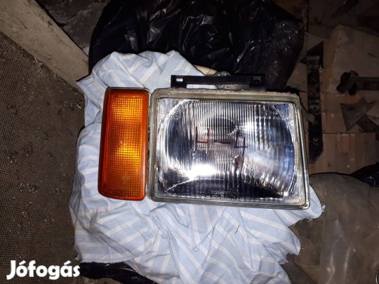 Opel Corsa A jobb fényszóró kis hibával eladó !