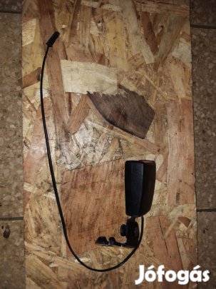 Opel Corsa E Hátsó Biztonsági Öv Csatlakozó