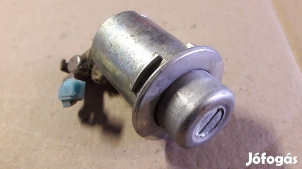 Opel Frontera A Csomagtérajtó Zárbetét