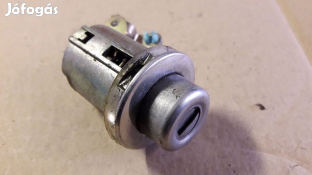 Opel Frontera A Csomagtérajtó Zárbetét