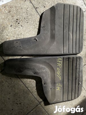 Opel Frontera A Hátsó Sárfogó Gumi Pár