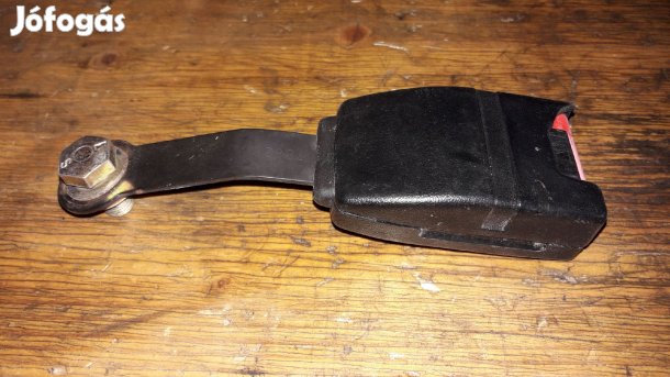 Opel Frontera A Jobb Első Biztonsági Öv Csatlakozó