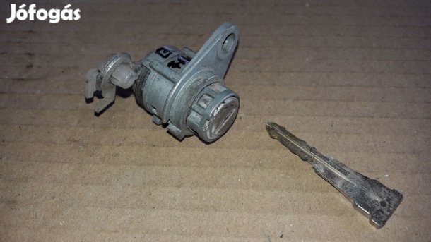 Opel Frontera B Bal Első Ajtó Zárbetét