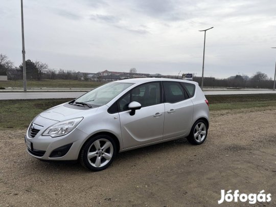 Opel Meriva B 1.4 T Enjoy Végig vezetett szerví...