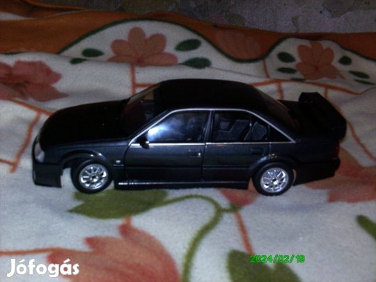 Opel Omega 3000 1994 1/18 Solido
