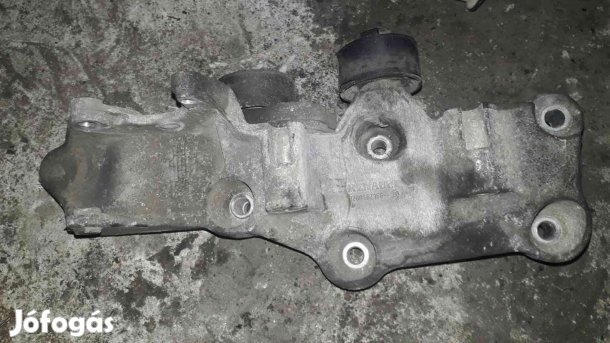 Opel Vivaro Kormányszervó Szivattyú Tartó Bak - Generátor Tartó Konzol