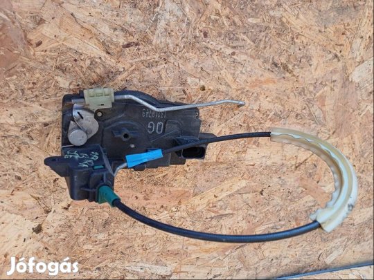 Opel Zafira B (2005-2014)  Jobb Első Ajtó Központizár