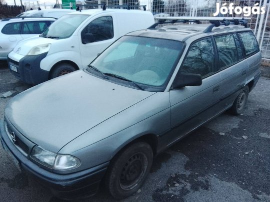 Opel astra F caravan 1.6 benzines bontódik (X16SZ motorkód)