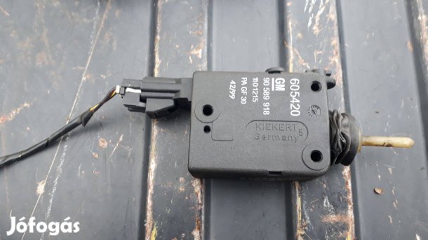 Opel astra G üzemanyag tank ajtó nyitó