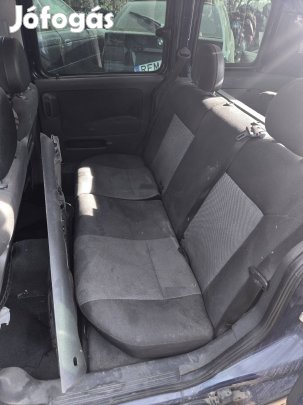 Opel combo c 1.3 cdti bontott alkatrészei.