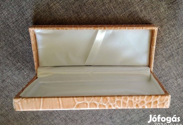 Óra ékszer szemüveg tolltartó aranyos praktikus sokféle