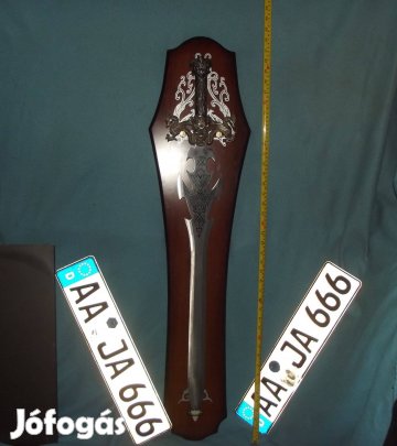 Ördögfejes izé fali dísz