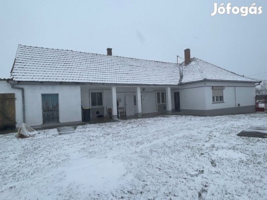 Öregcsertőn jó állapotú komfortos családi ház eladó!