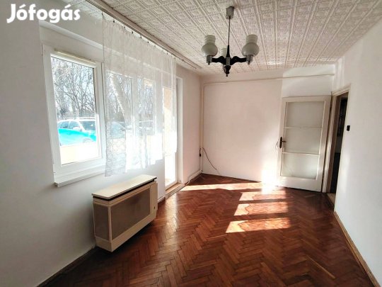 Öreghegy elején, 2 szobás nagy erkélyes, fszt-i tégla lakás!