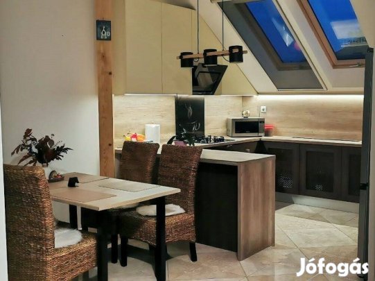 Öreghegyen 1.Emeleti, Nappali+3 Szobás Lakás Eladó