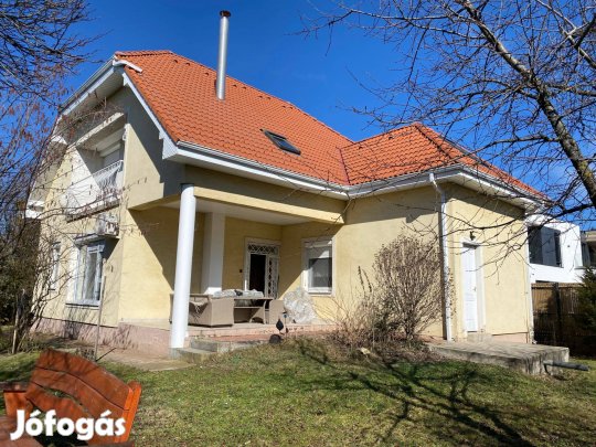 Öreghegyen két szintes családi ház eladó