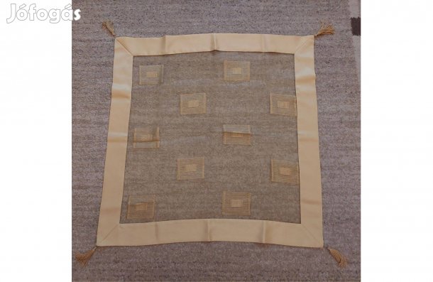 Organza díszterítő, óarany színben, szatén szegéllyel hibátlan, eladó